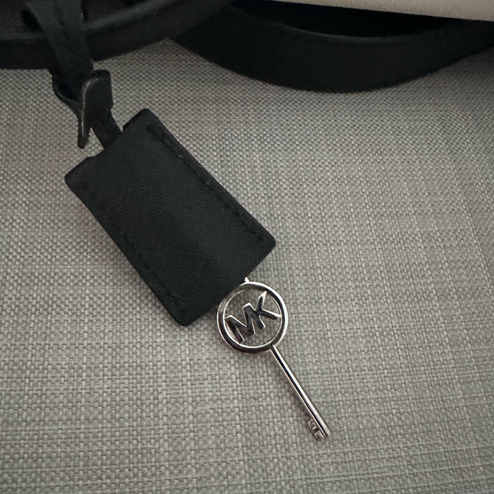 Stylish Black and White Satchel - Picture 6 of 16